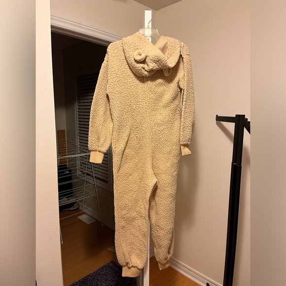 Beary Furry Jumpsuit 🐻🧸 - Picture 9 of 13